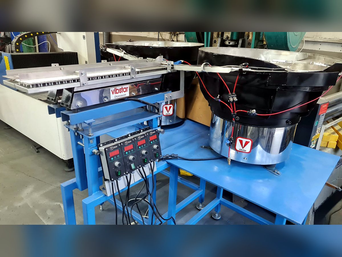 Twin-bowl linear feeding line
