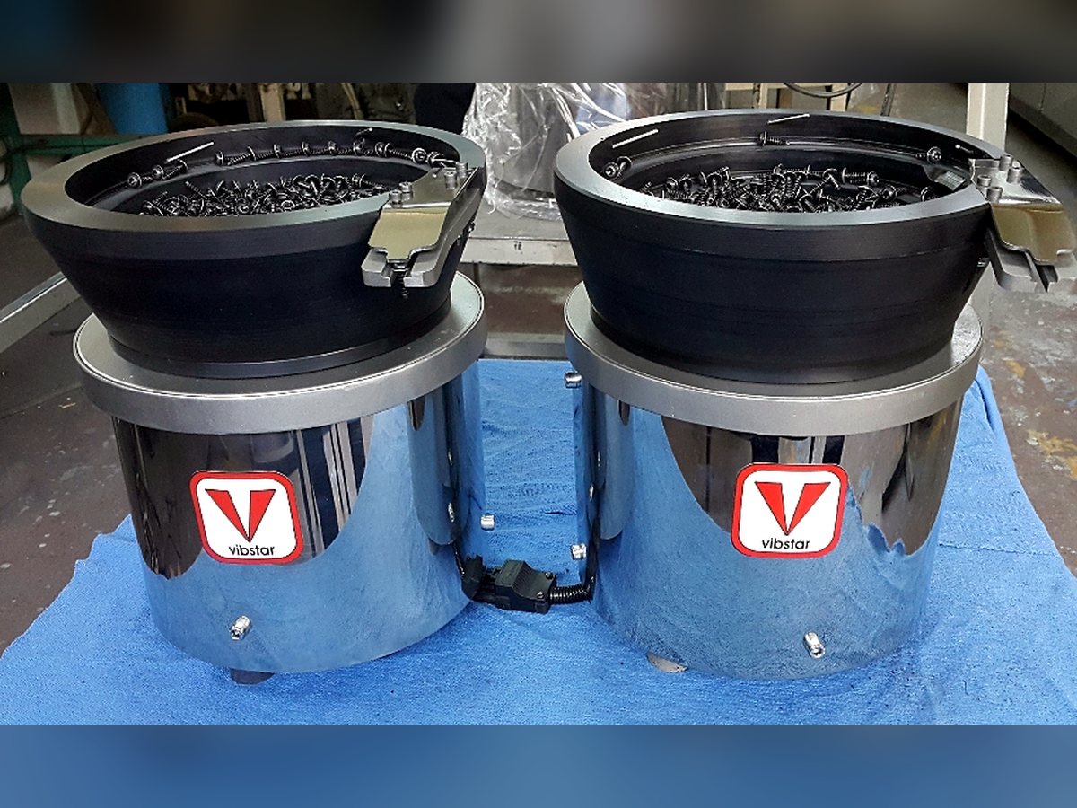 Twin screw feeding bowls