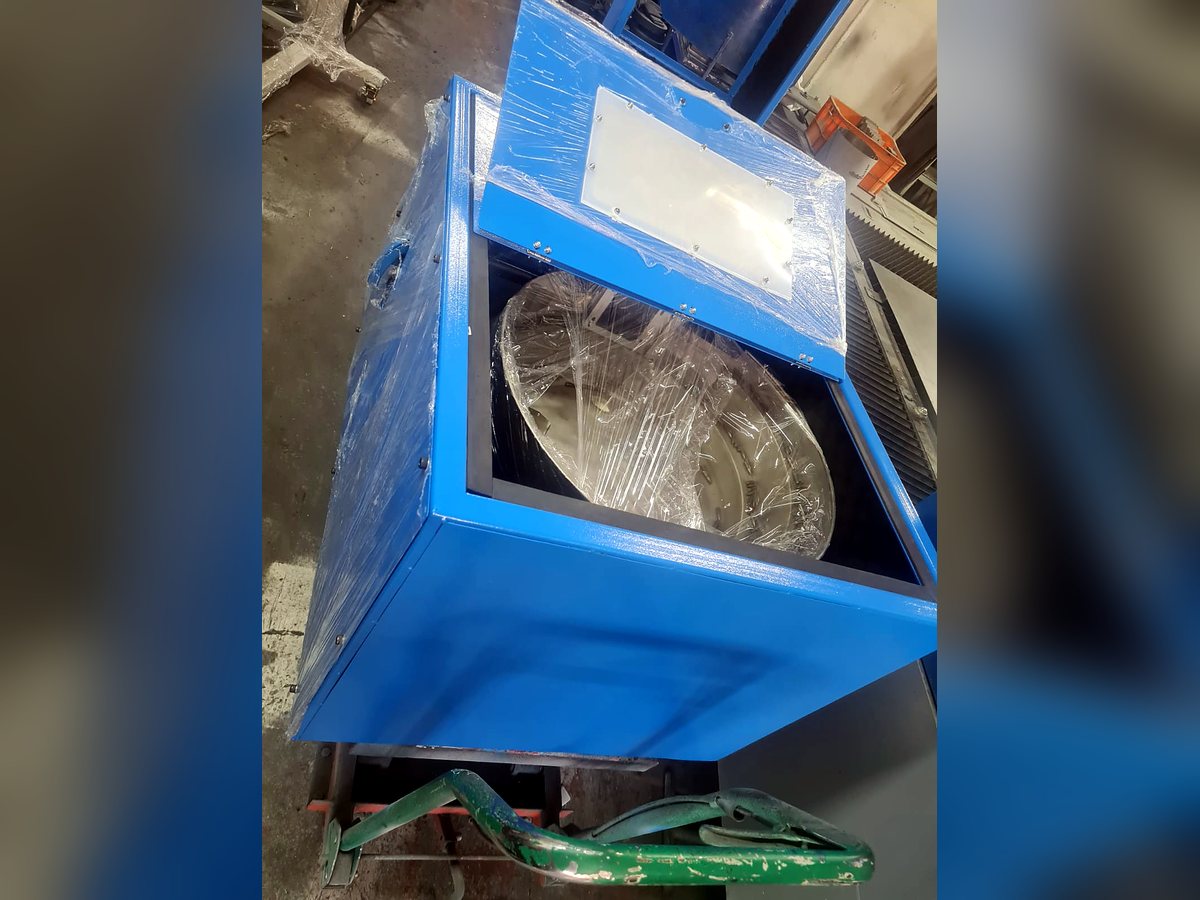 Noise reduction enclosure with viewing window